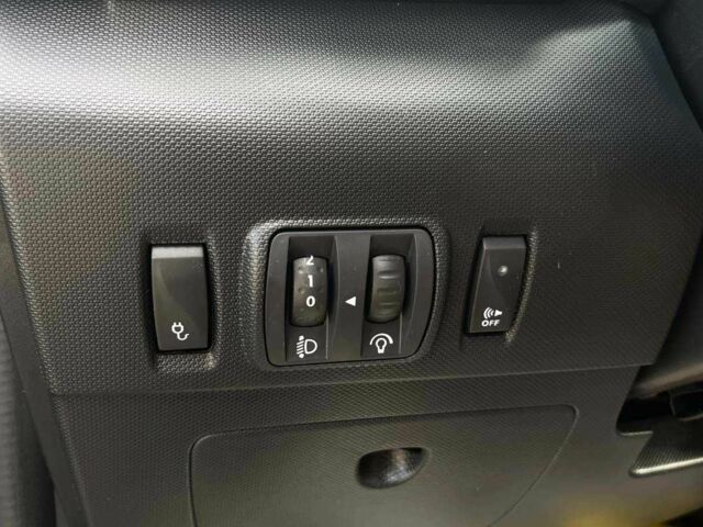 Серый Рено Зое, объемом двигателя 0 л и пробегом 48 тыс. км за 11500 $, фото 11 на Automoto.ua