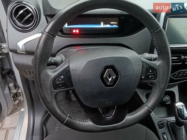 Серый Рено Зое, объемом двигателя 0 л и пробегом 108 тыс. км за 9400 $, фото 27 на Automoto.ua