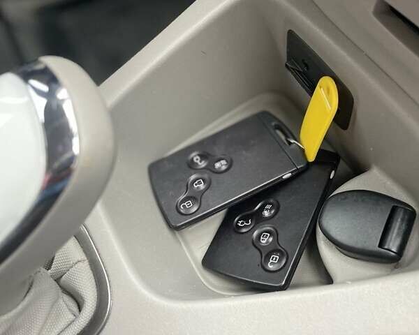 Серый Рено Зое, объемом двигателя 0 л и пробегом 150 тыс. км за 9700 $, фото 27 на Automoto.ua