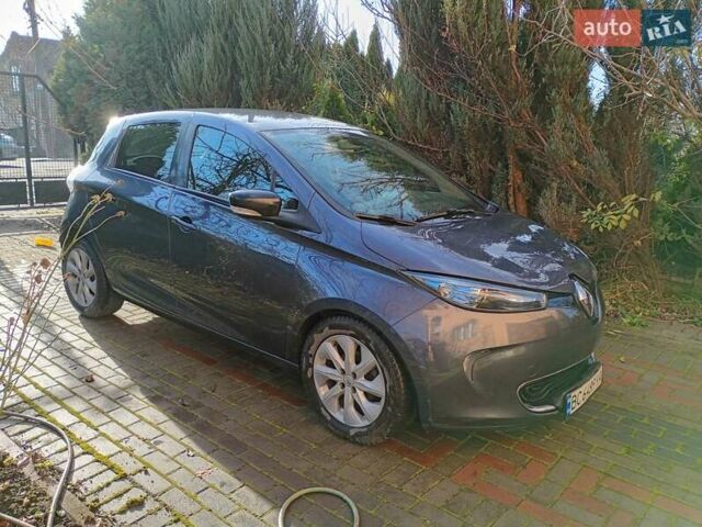 Серый Рено Зое, объемом двигателя 0 л и пробегом 112 тыс. км за 10500 $, фото 2 на Automoto.ua