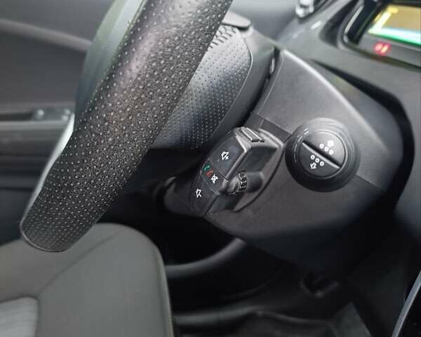 Серый Рено Зое, объемом двигателя 0 л и пробегом 108 тыс. км за 9400 $, фото 13 на Automoto.ua