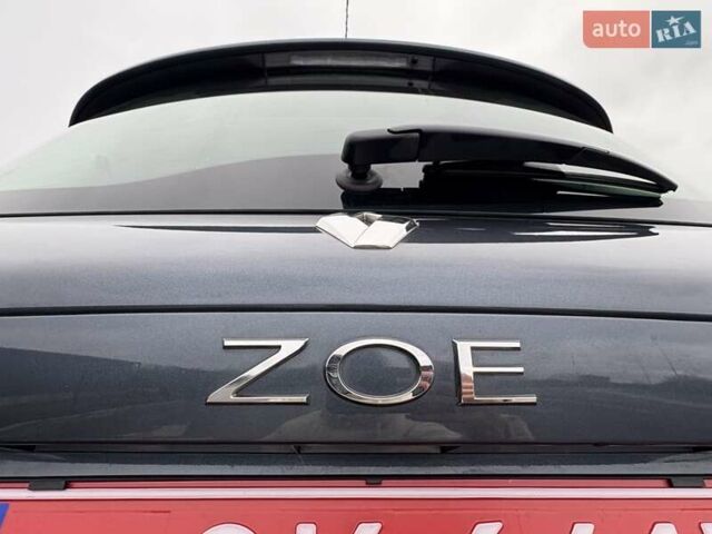 Серый Рено Зое, объемом двигателя 0 л и пробегом 62 тыс. км за 9500 $, фото 18 на Automoto.ua