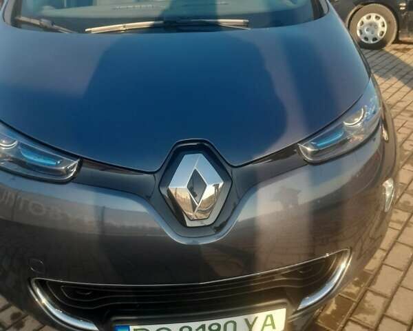 Серый Рено Зое, объемом двигателя 0 л и пробегом 72 тыс. км за 8800 $, фото 5 на Automoto.ua