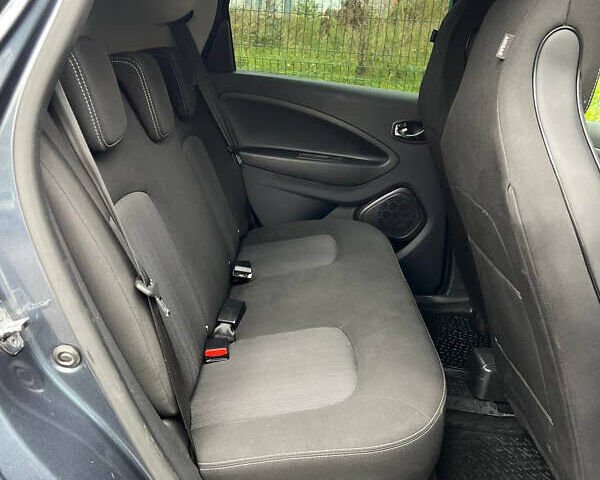 Серый Рено Зое, объемом двигателя 0 л и пробегом 133 тыс. км за 8999 $, фото 15 на Automoto.ua