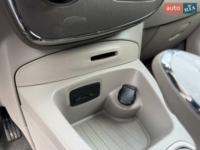 Сірий Рено Зое, об'ємом двигуна 0 л та пробігом 126 тис. км за 10499 $, фото 34 на Automoto.ua