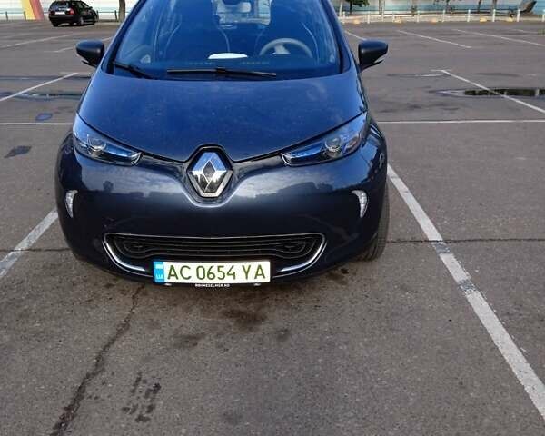 Серый Рено Зое, объемом двигателя 0 л и пробегом 106 тыс. км за 18500 $, фото 1 на Automoto.ua