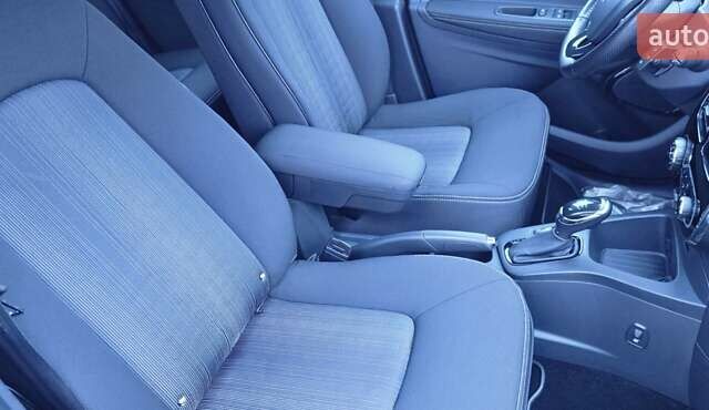 Серый Рено Зое, объемом двигателя 0 л и пробегом 91 тыс. км за 9999 $, фото 62 на Automoto.ua