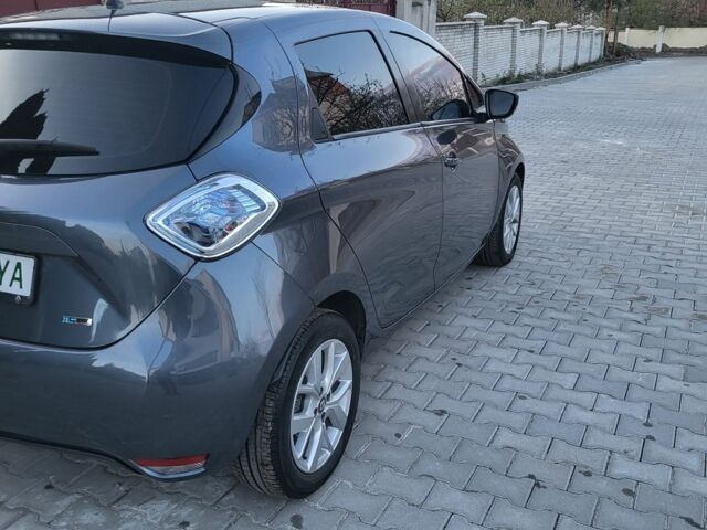 Серый Рено Зое, объемом двигателя 0 л и пробегом 39 тыс. км за 10900 $, фото 2 на Automoto.ua