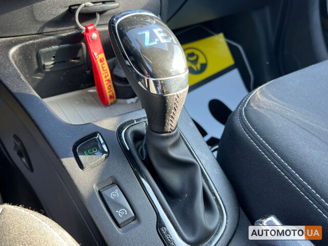 Серый Рено Зое, объемом двигателя 26 л и пробегом 78 тыс. км за 7700 $, фото 12 на Automoto.ua