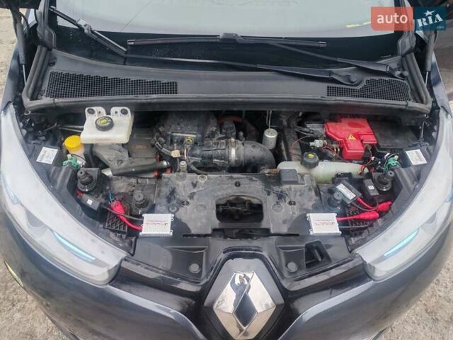 Серый Рено Зое, объемом двигателя 0 л и пробегом 158 тыс. км за 10700 $, фото 13 на Automoto.ua
