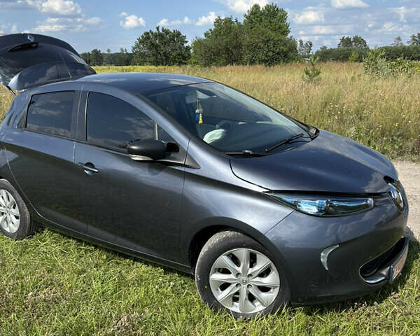 Серый Рено Зое, объемом двигателя 0 л и пробегом 94 тыс. км за 9500 $, фото 33 на Automoto.ua