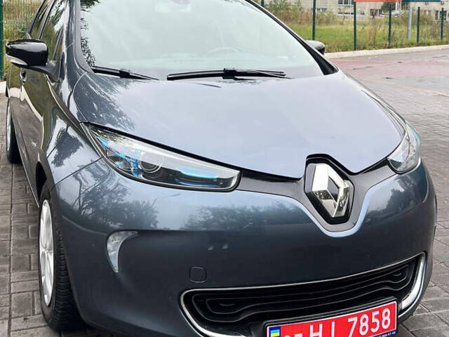 Серый Рено Зое, объемом двигателя 0 л и пробегом 133 тыс. км за 8999 $, фото 2 на Automoto.ua