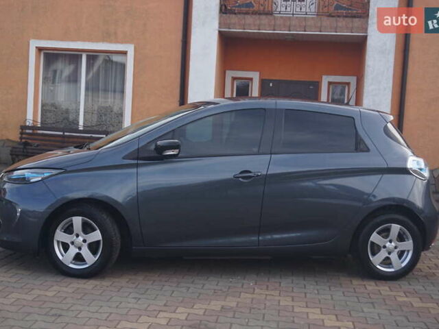 Серый Рено Зое, объемом двигателя 0 л и пробегом 54 тыс. км за 10777 $, фото 12 на Automoto.ua