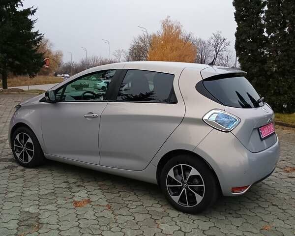 Серый Рено Зое, объемом двигателя 0 л и пробегом 64 тыс. км за 8700 $, фото 3 на Automoto.ua