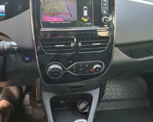 Серый Рено Зое, объемом двигателя 0 л и пробегом 133 тыс. км за 9299 $, фото 11 на Automoto.ua