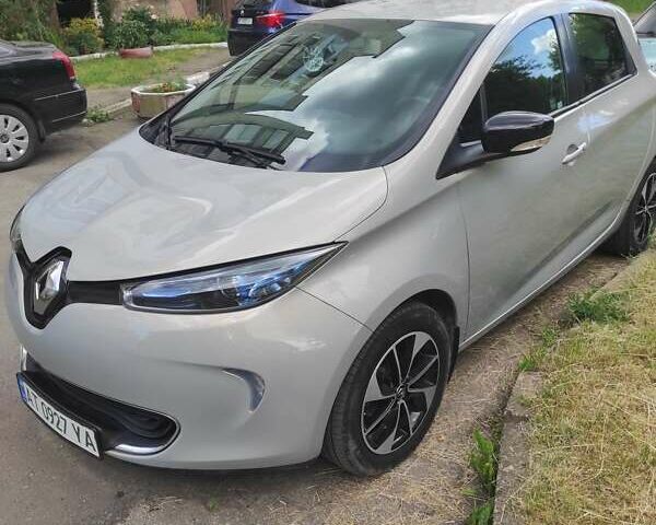 Серый Рено Зое, объемом двигателя 0 л и пробегом 76 тыс. км за 10500 $, фото 1 на Automoto.ua