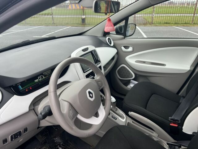 Серый Рено Зое, объемом двигателя 0 л и пробегом 91 тыс. км за 8800 $, фото 7 на Automoto.ua