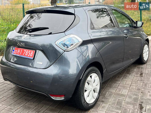 Серый Рено Зое, объемом двигателя 0 л и пробегом 133 тыс. км за 8999 $, фото 4 на Automoto.ua