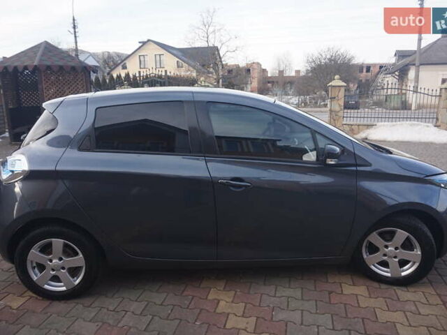 Серый Рено Зое, объемом двигателя 0 л и пробегом 54 тыс. км за 10777 $, фото 16 на Automoto.ua