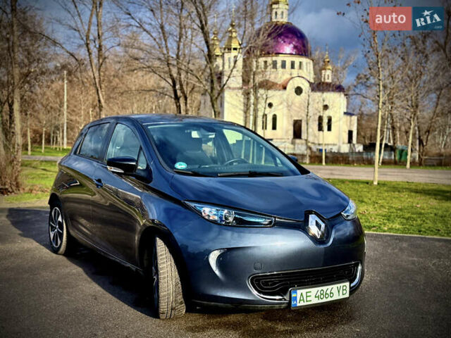 Серый Рено Зое, объемом двигателя 0 л и пробегом 127 тыс. км за 10700 $, фото 1 на Automoto.ua