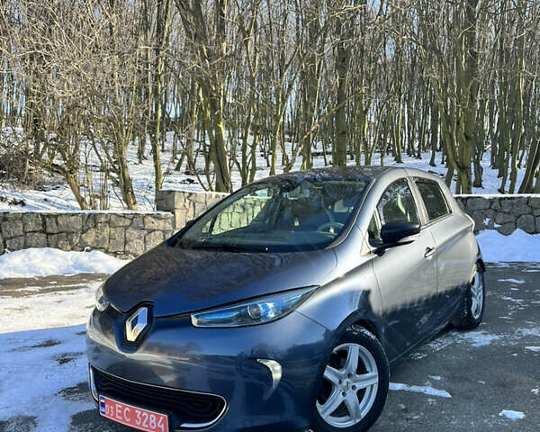 Серый Рено Зое, объемом двигателя 0 л и пробегом 117 тыс. км за 10399 $, фото 2 на Automoto.ua