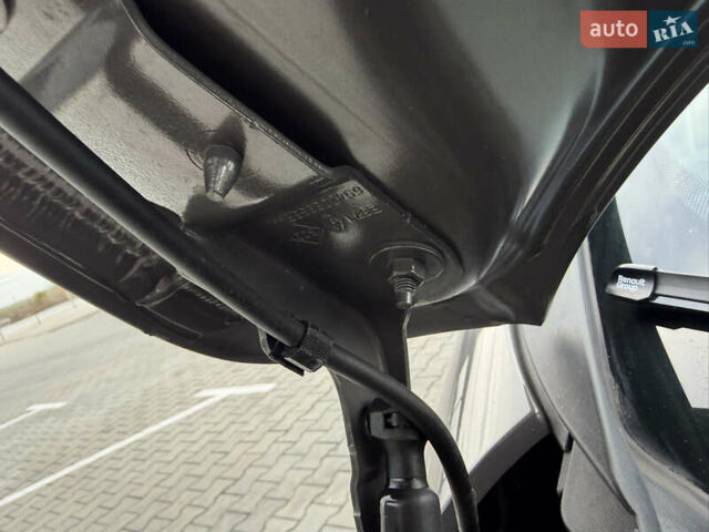 Сірий Рено Зое, об'ємом двигуна 0 л та пробігом 126 тис. км за 10499 $, фото 60 на Automoto.ua