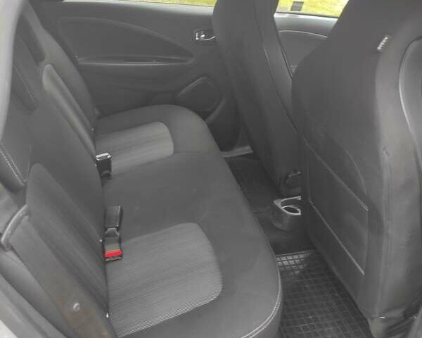 Серый Рено Зое, объемом двигателя 0 л и пробегом 76 тыс. км за 10500 $, фото 9 на Automoto.ua