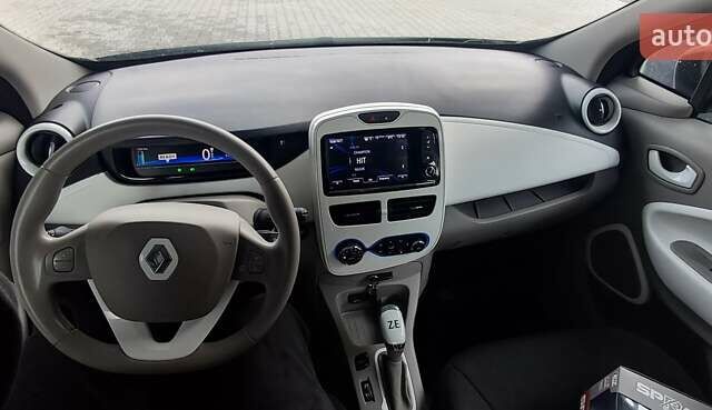 Сірий Рено Зое, об'ємом двигуна 0 л та пробігом 118 тис. км за 9200 $, фото 4 на Automoto.ua