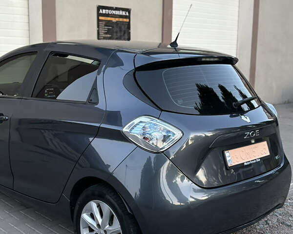 Серый Рено Зое, объемом двигателя 0 л и пробегом 94 тыс. км за 9500 $, фото 27 на Automoto.ua