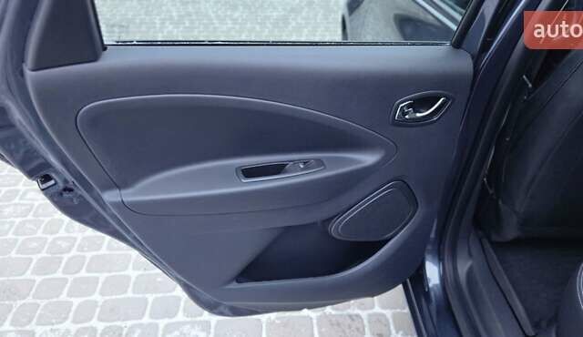 Серый Рено Зое, объемом двигателя 0 л и пробегом 91 тыс. км за 9999 $, фото 43 на Automoto.ua