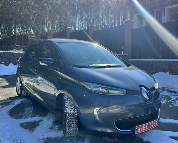 Серый Рено Зое, объемом двигателя 0 л и пробегом 117 тыс. км за 10399 $, фото 7 на Automoto.ua