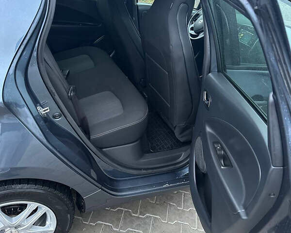 Серый Рено Зое, объемом двигателя 0 л и пробегом 100 тыс. км за 9350 $, фото 11 на Automoto.ua