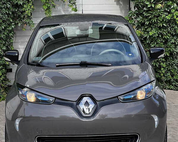 Серый Рено Зое, объемом двигателя 0 л и пробегом 52 тыс. км за 10850 $, фото 1 на Automoto.ua