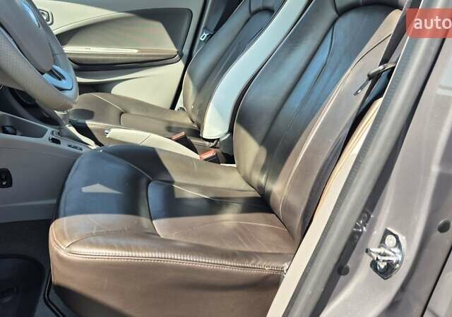 Серый Рено Зое, объемом двигателя 0 л и пробегом 105 тыс. км за 11999 $, фото 3 на Automoto.ua