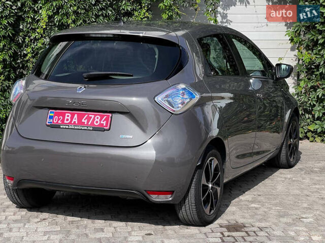 Серый Рено Зое, объемом двигателя 0 л и пробегом 52 тыс. км за 10850 $, фото 6 на Automoto.ua
