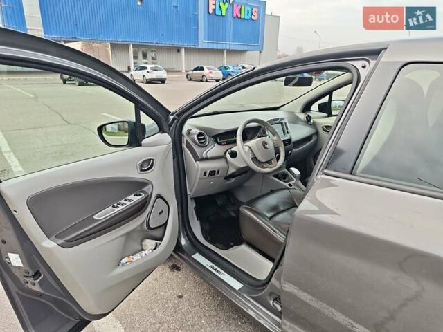 Сірий Рено Зое, об'ємом двигуна 0 л та пробігом 122 тис. км за 10500 $, фото 8 на Automoto.ua