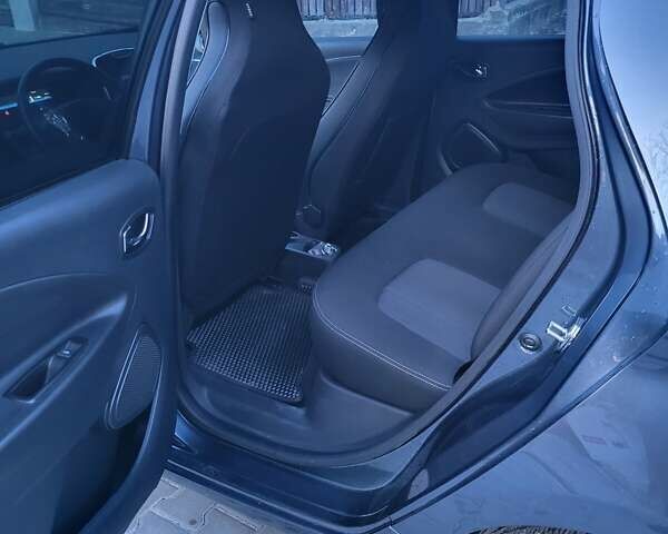 Серый Рено Зое, объемом двигателя 0 л и пробегом 34 тыс. км за 11790 $, фото 15 на Automoto.ua