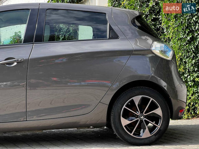 Серый Рено Зое, объемом двигателя 0 л и пробегом 52 тыс. км за 10850 $, фото 5 на Automoto.ua