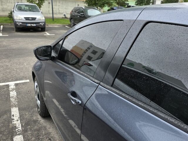 Серый Рено Зое, объемом двигателя 0 л и пробегом 57 тыс. км за 9500 $, фото 2 на Automoto.ua