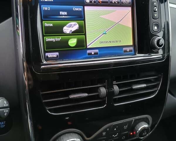 Серый Рено Зое, объемом двигателя 0 л и пробегом 64 тыс. км за 8700 $, фото 21 на Automoto.ua