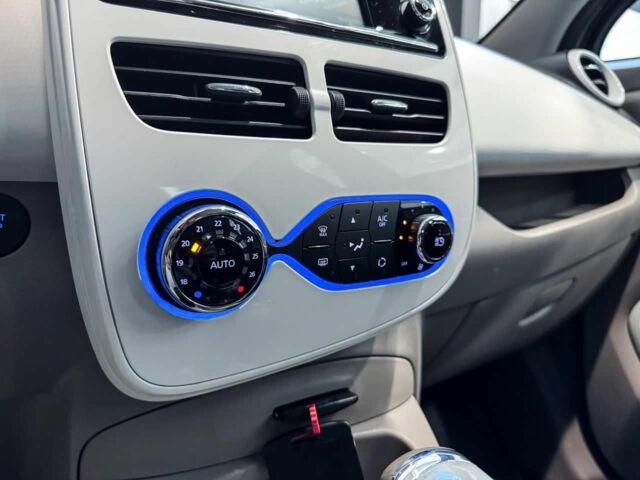 Сірий Рено Зое, об'ємом двигуна 0 л та пробігом 93 тис. км за 8900 $, фото 9 на Automoto.ua