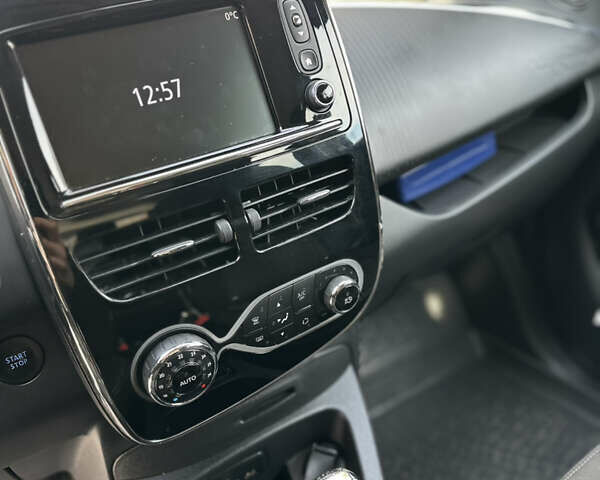Сірий Рено Зое, об'ємом двигуна 0 л та пробігом 54 тис. км за 10750 $, фото 10 на Automoto.ua