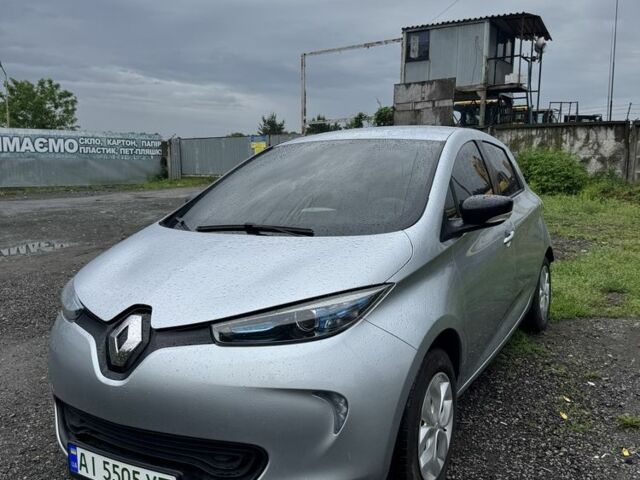 Серый Рено Зое, объемом двигателя 0 л и пробегом 96 тыс. км за 9000 $, фото 1 на Automoto.ua