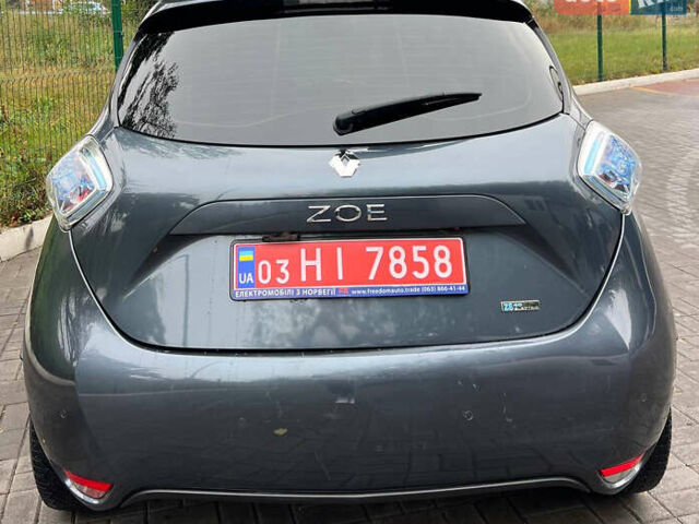 Серый Рено Зое, объемом двигателя 0 л и пробегом 133 тыс. км за 8999 $, фото 3 на Automoto.ua