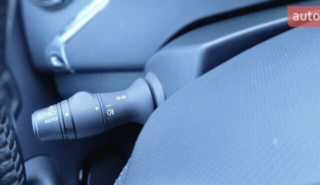 Серый Рено Зое, объемом двигателя 0 л и пробегом 91 тыс. км за 9999 $, фото 80 на Automoto.ua