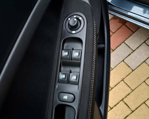 Сірий Рено Зое, об'ємом двигуна 0 л та пробігом 118 тис. км за 9200 $, фото 32 на Automoto.ua