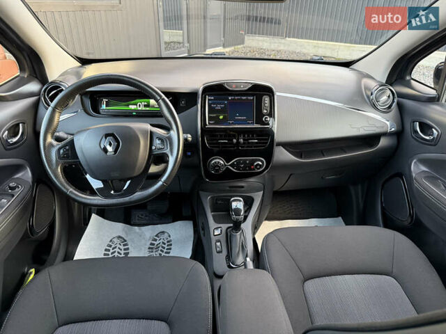 Серый Рено Зое, объемом двигателя 0 л и пробегом 119 тыс. км за 9950 $, фото 16 на Automoto.ua