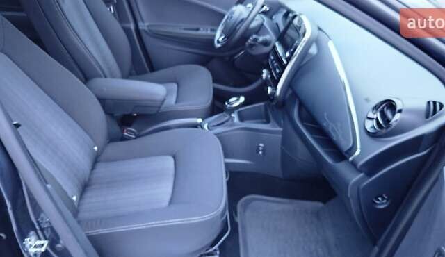 Серый Рено Зое, объемом двигателя 0 л и пробегом 91 тыс. км за 9999 $, фото 60 на Automoto.ua