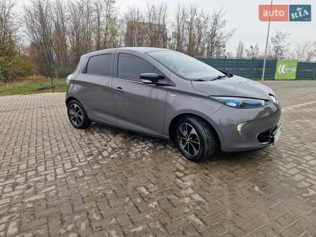 Серый Рено Зое, объемом двигателя 0 л и пробегом 78 тыс. км за 11111 $, фото 1 на Automoto.ua