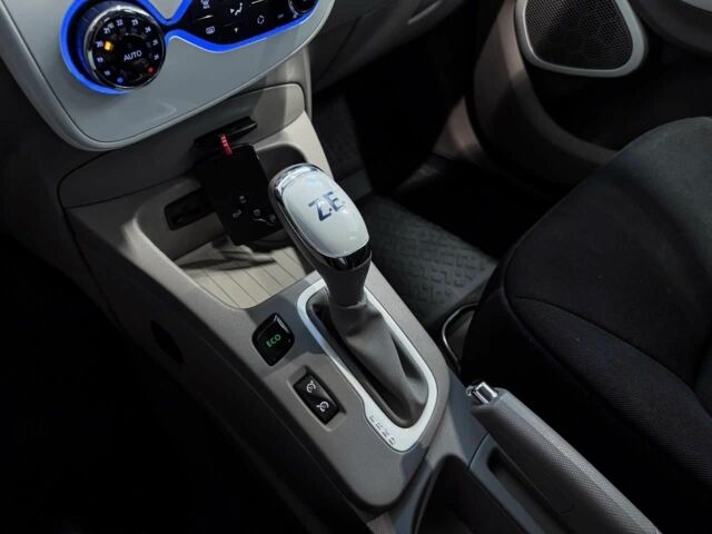 Сірий Рено Зое, об'ємом двигуна 0 л та пробігом 93 тис. км за 8900 $, фото 7 на Automoto.ua